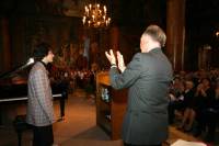 ... applaudiert Viktor Valkov und ...